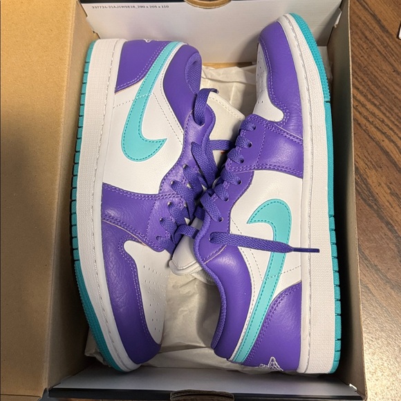Purple and blue Jordan low tops. Men’s 8/womens 9.5 - Picture 2 of 6